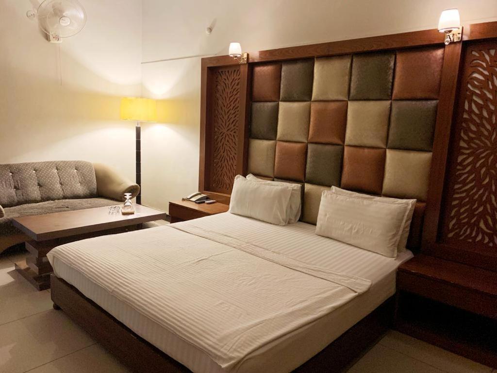 Hotel Multan Exterior photo