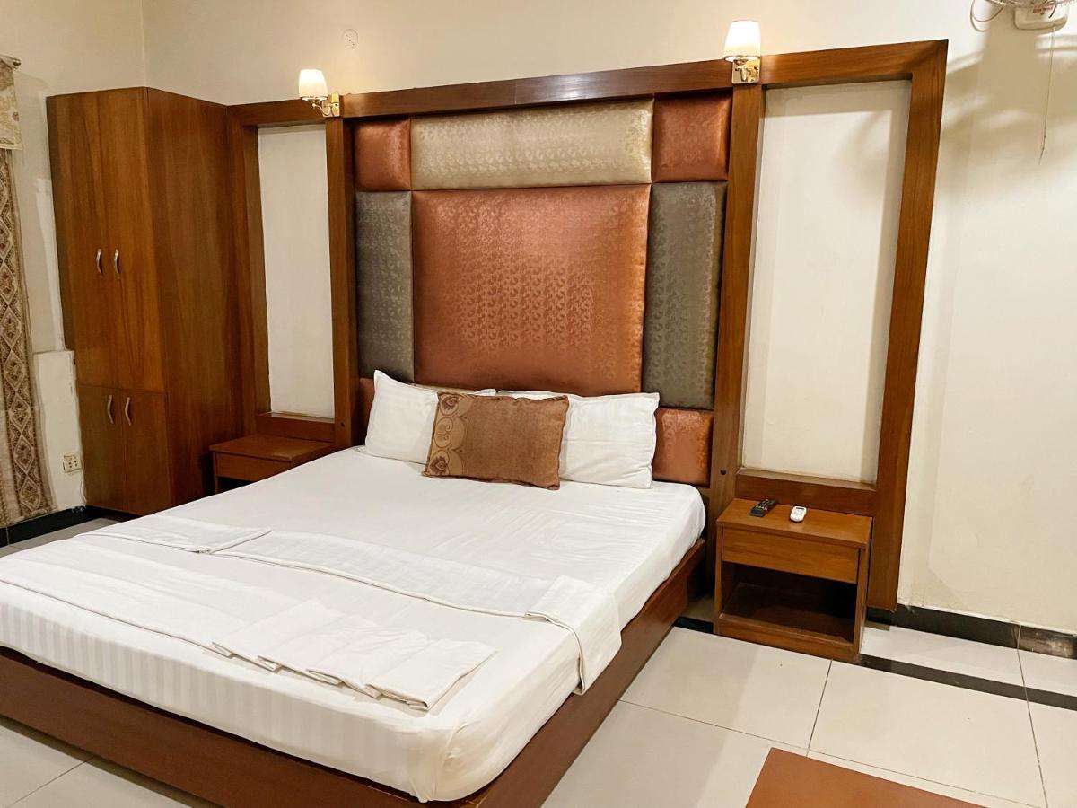 Hotel Multan Exterior photo