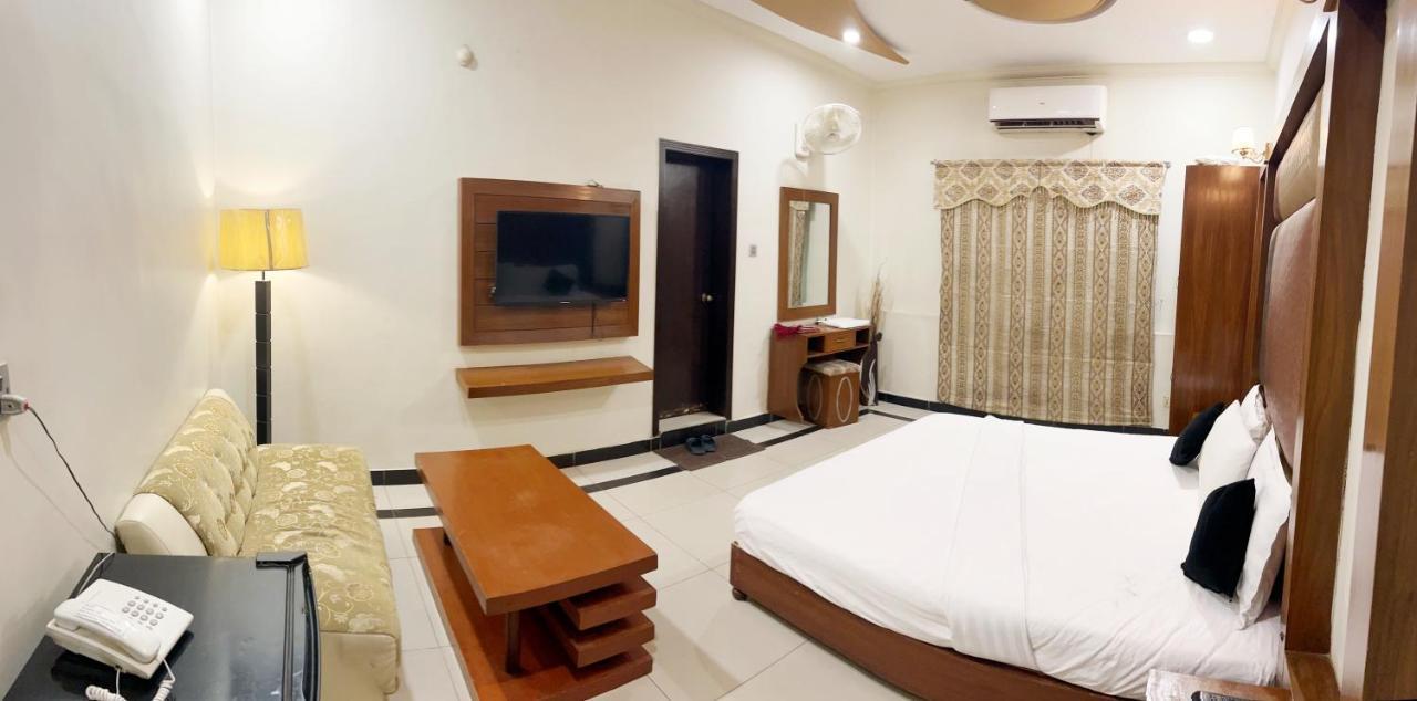 Hotel Multan Exterior photo