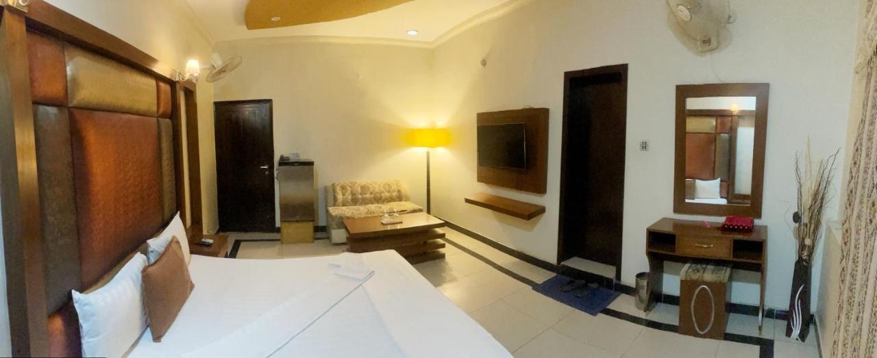 Hotel Multan Exterior photo