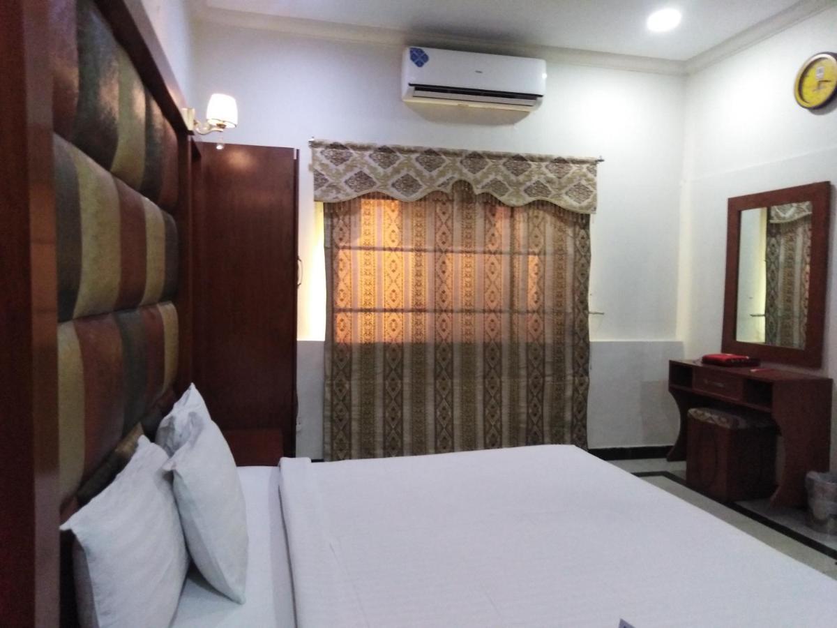 Hotel Multan Exterior photo