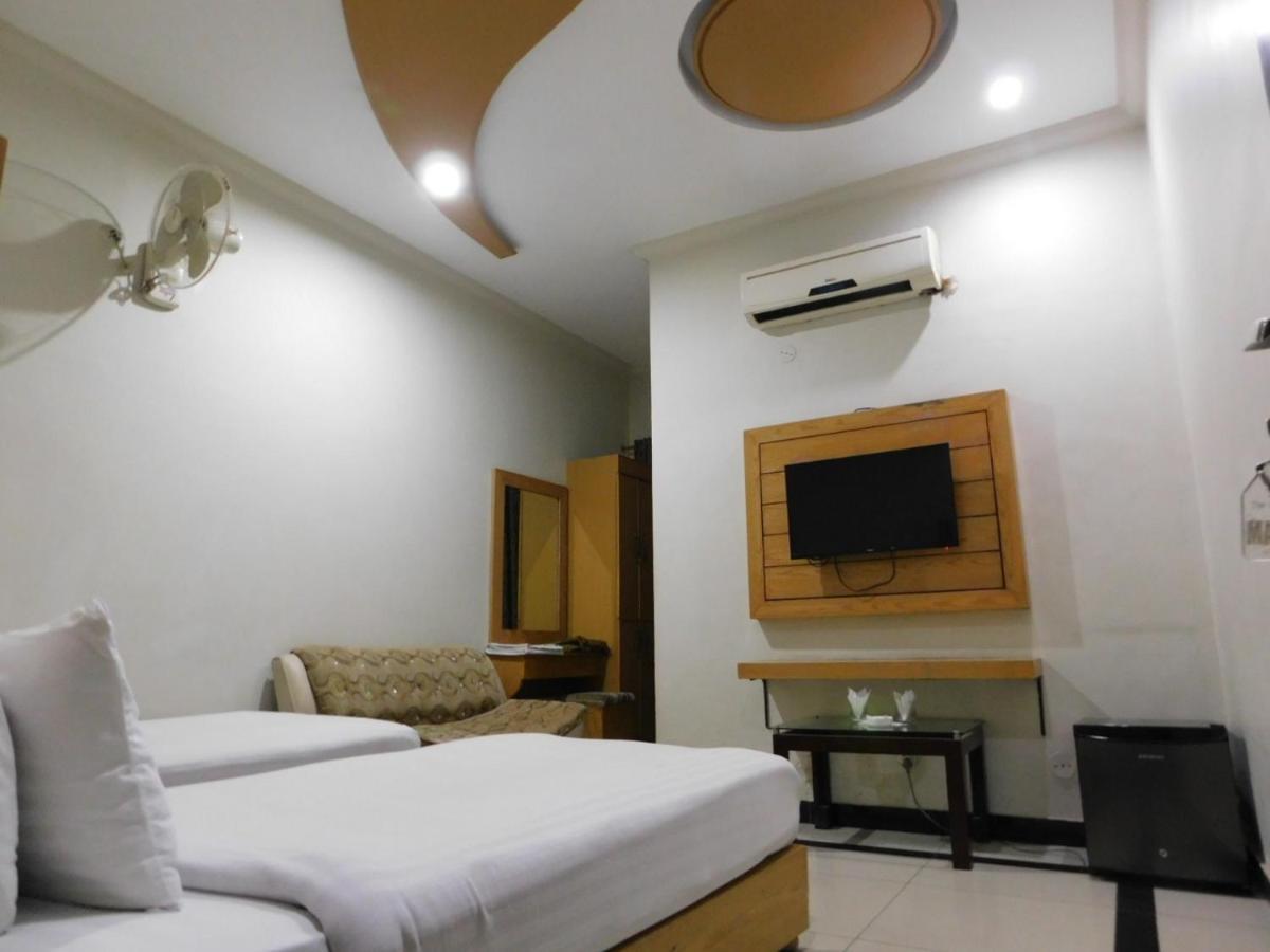 Hotel Multan Exterior photo